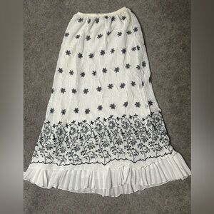 Komarov pleated white embroidery skirt